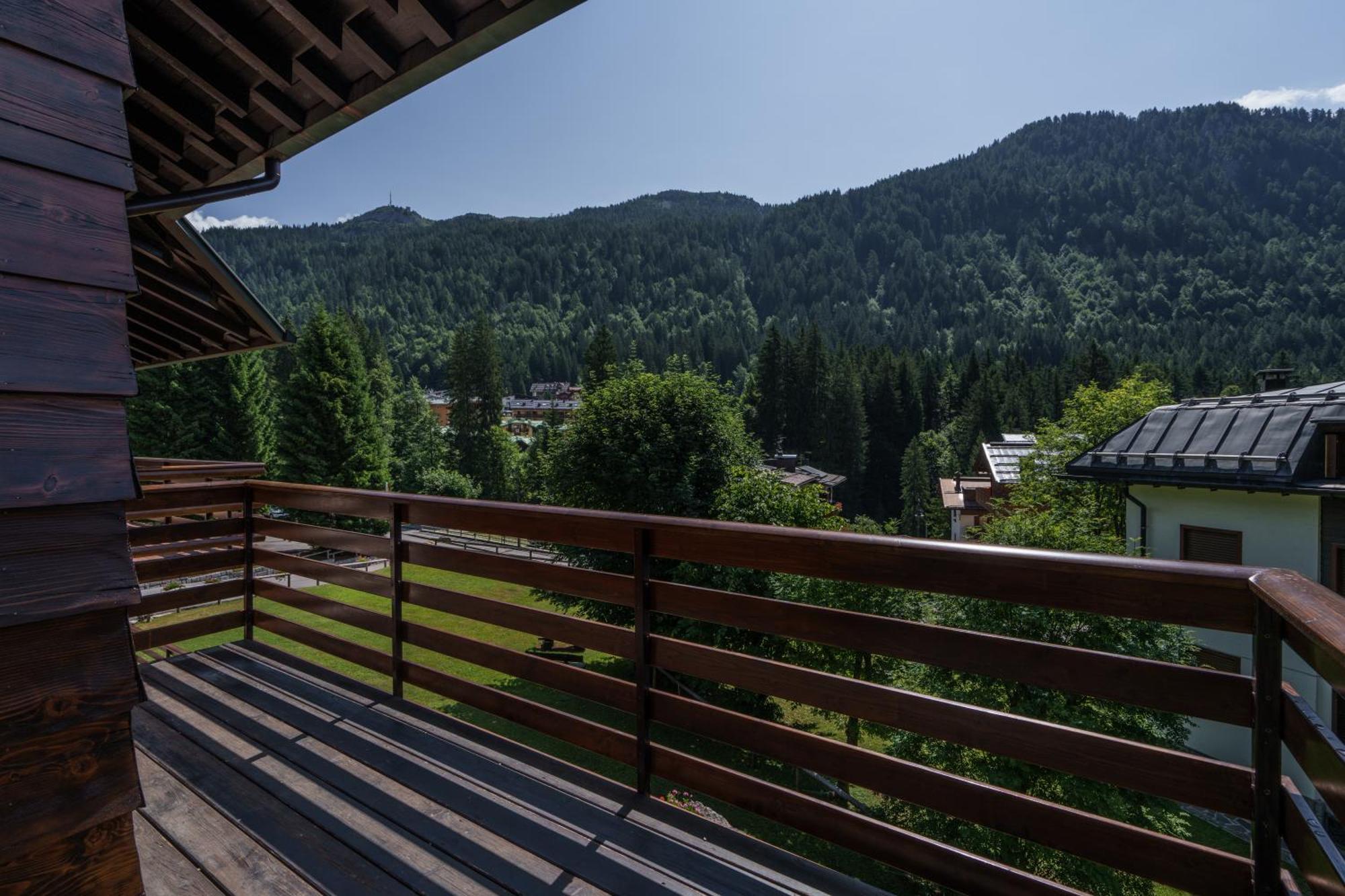Area Apartments Madonna Di Campiglio Exterior photo